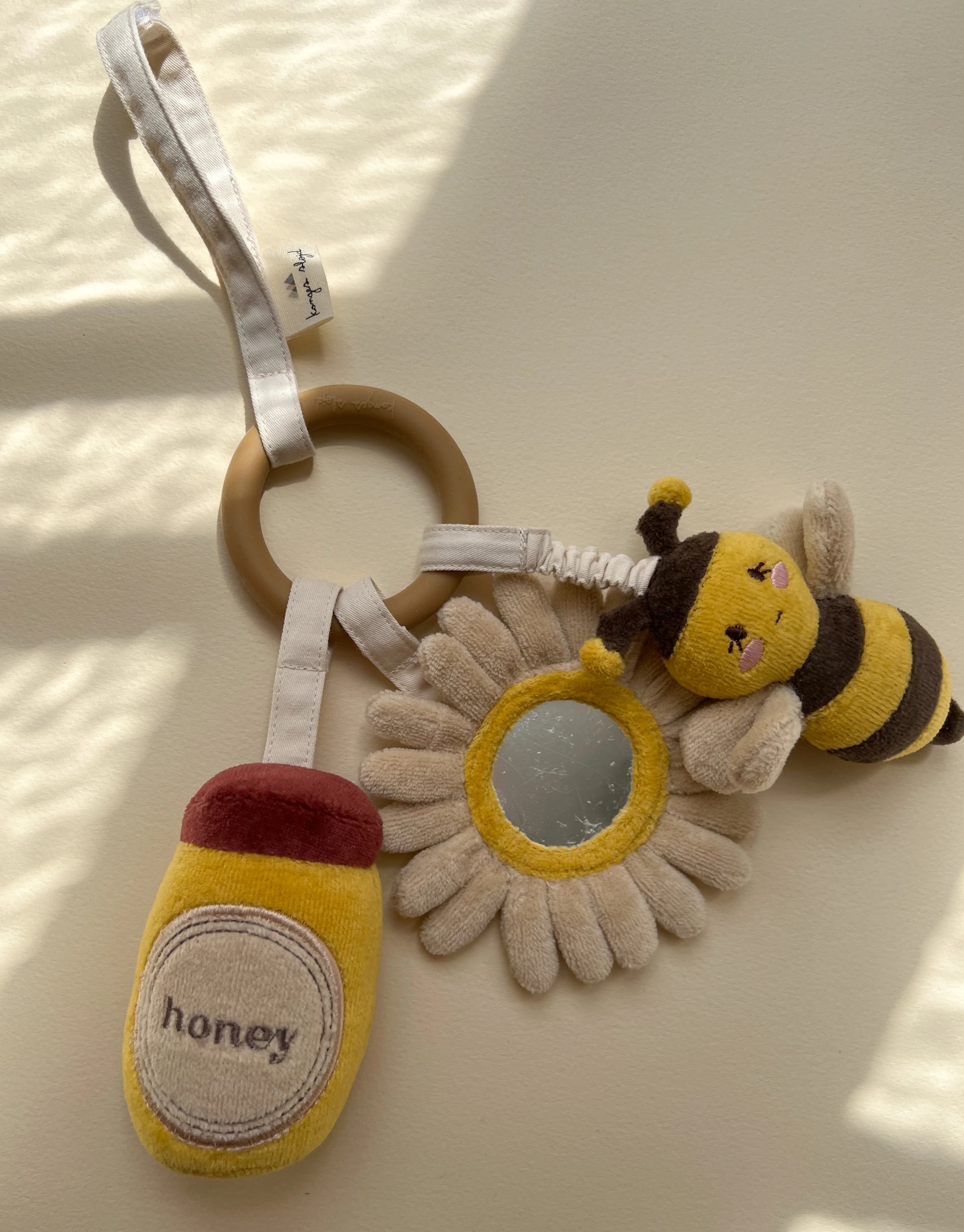 Подвесная развивающая игрушка Konges Slojd "Пчелка", мульти